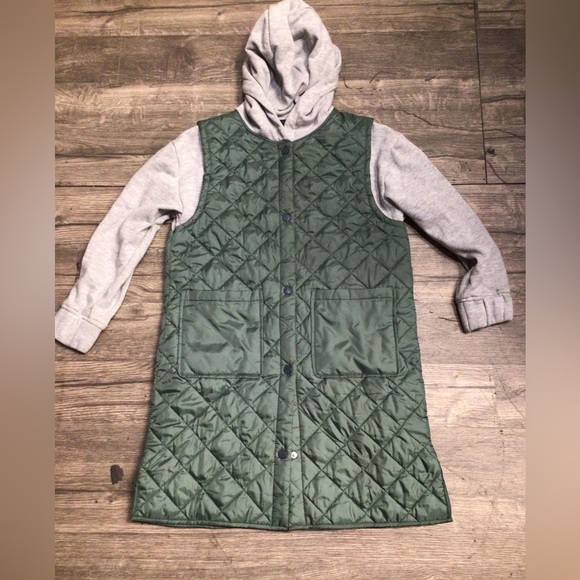Kids Quilted Vest with Hooded Sleeves - Picture 1 of 7